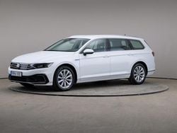 Vit (pure white) Begagnad 2020 VW Passat Executive Kombi | 209 000 kr (Bra pris)