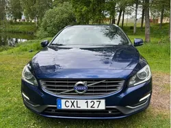 Blå Begagnad 2015 Volvo V60 Momentum Kombi | 134 900 kr (Marknadspris)