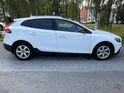 Vit Begagnad 2016 Volvo V40 CC Momentum Kombi | 149 000 kr (Bra pris)