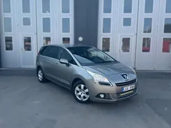 Ljusgrå (grå) Begagnad 2011 Peugeot 5008 Minibuss | 49 900 kr (Superpris)