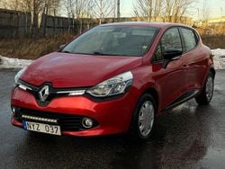 Röd Begagnad 2013 Renault Clio IV Halvkombi | 64 900 kr (Marknadspris)