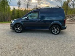 Blå Begagnad 2019 VW Caddy Minibuss | 249 000 kr