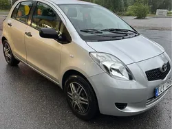 Silver Begagnad 2006 Toyota Yaris Halvkombi | 32 000 kr (Lite dyr)