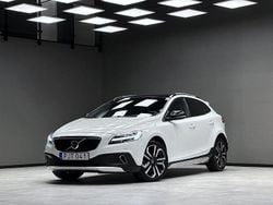 Vit Begagnad 2017 Volvo V40 CC Momentum Kombi | 249 900 kr (Dyr)