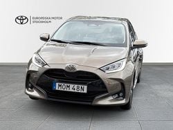 Grön Begagnad 2024 Toyota Yaris Hybrid Halvkombi | 249 900 kr (Marknadspris)