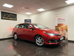 Mörkröd (röd) Begagnad 2016 Toyota Auris Active Kombi | 69 800 kr (Bra pris)