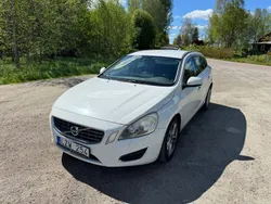 Vit Begagnad 2012 Volvo V60 Momentum Kombi | 49 990 kr (Dyr)