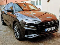 Grå Begagnad 2021 Audi Q8 Comfort SUV | 624 995 kr (Bra pris)