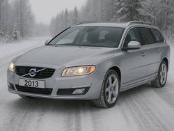 Ljusgrå Begagnad 2013 Volvo V70 R-Design Kombi | 119 900 kr (Lite dyr)