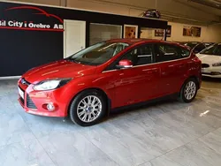Röd Begagnad 2011 Ford Focus Titanium Halvkombi | 59 900 kr (Marknadspris)