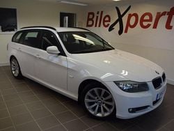 Vit Begagnad 2011 BMW 320 Kombi | 69 900 kr (Marknadspris)