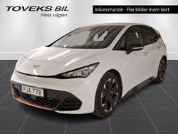 Vit (glacial white metallic) Begagnad 2025 Cupra Born e-Boost Halvkombi | 329 900 kr (Lite dyr)