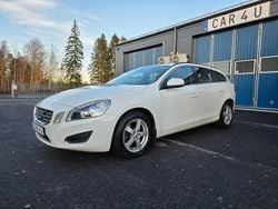 Vit Begagnad 2012 Volvo V60 Momentum Kombi | 59 900 kr (Marknadspris)