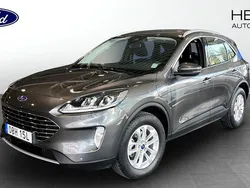 Grå (black) Begagnad 2022 Ford Kuga Titanium SUV | 259 900 kr (Marknadspris)