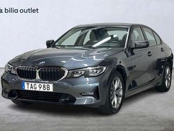 Grå Begagnad 2021 BMW 318 Sport Line Sedan | 294 900 kr (Dyr)