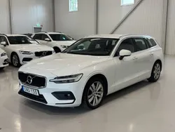 Vit Begagnad 2018 Volvo V60 Momentum Kombi | 154 900 kr (Dyr)