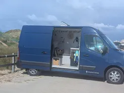 Blå Begagnad 2018 Renault Master Van | 400 000 kr