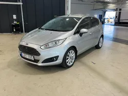 Grå Begagnad 2015 Ford Fiesta Titanium Halvkombi | 112 000 kr (Marknadspris)