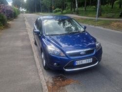 Blå Begagnad 2010 Ford Focus Titanium Halvkombi | 38 500 kr (Marknadspris)
