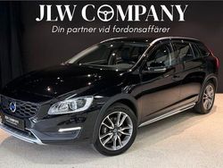 Svart Begagnad 2018 Volvo V60 CC Standard Kombi | 219 000 kr (Marknadspris)