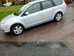 Grå Begagnad 2007 Ford Focus Trend Kombi | 16 000 kr (Bra pris)