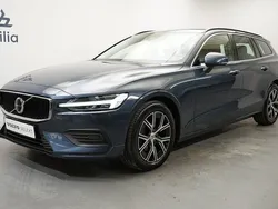 Mörkblå Begagnad 2022 Volvo V60 Core Kombi | 329 900 kr (Marknadspris)