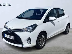 Vit Begagnad 2016 Toyota Yaris Active Halvkombi | 139 900 kr (Marknadspris)