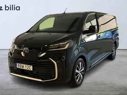 Svart Begagnad 2025 Toyota Proace Van | 489 900 kr