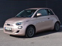 Röd Begagnad 2022 Fiat 500e Icon Halvkombi | 164 900 kr (Marknadspris)