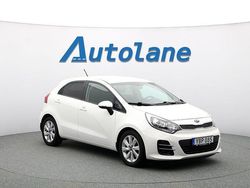 Vit Begagnad 2015 Kia Rio Halvkombi | 139 900 kr (Marknadspris)