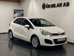 Vit Begagnad 2013 Kia Rio Halvkombi | 49 900 kr (Marknadspris)
