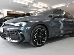 Mörkgrå (dolphin grey metallic) Ny 2025 VW Golf VIII R-line Edition Kombi | 457 000 kr