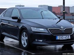 Svart Begagnad 2016 Skoda Superb Sedan | 182 500 kr (Marknadspris)