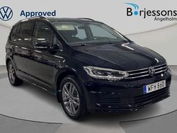 Svart Begagnad 2024 VW Touran Minibuss | 359 000 kr (Bra pris)