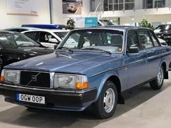 Blå Begagnad 1984 Volvo 244 Sedan | 99 900 kr