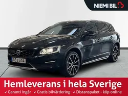 Grå Begagnad 2016 Volvo V60 CC Momentum Kombi | 184 900 kr (Marknadspris)