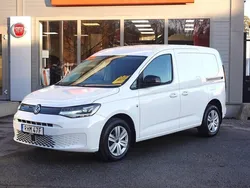 Vit Begagnad 2023 VW Caddy Minibuss | 399 875 kr