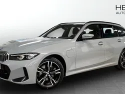 Grå (grey) Begagnad 2024 BMW 330e M Sport Kombi | 529 700 kr (Superpris)
