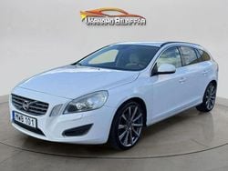 Vit Begagnad 2013 Volvo V60 Momentum Kombi | 114 900 kr (Marknadspris)