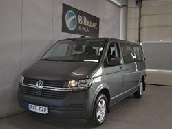Grå Begagnad 2023 VW Caravelle Minibuss | 469 000 kr (Lite dyr)