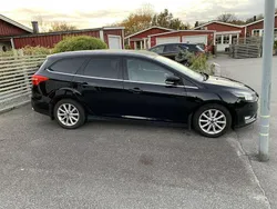 Svart Begagnad 2015 Ford Focus Titanium Kombi | 79 000 kr (Marknadspris)