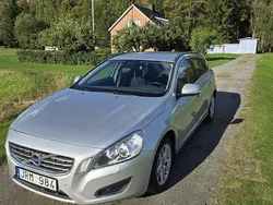 Grå Begagnad 2012 Volvo V60 Momentum Kombi | 70 000 kr (Marknadspris)
