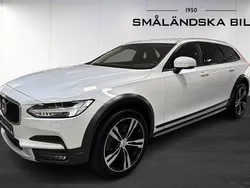 Vit Begagnad 2019 Volvo V90 CC Momentum Kombi | 249 000 kr (Marknadspris)