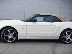 Vit Begagnad 2011 Ford Mustang Convertible Cab | 200 000 kr (Lite dyr)