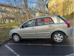 Silver Begagnad 2004 Toyota Corolla Halvkombi | 25 000 kr (Marknadspris)
