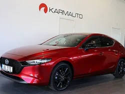 Röd Ny 2025 Mazda 3 Nagisa Halvkombi | 358 600 kr (Dyr)