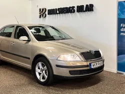 Ljusbrun (brun) Begagnad 2004 Skoda Octavia Halvkombi | 34 900 kr (Marknadspris)