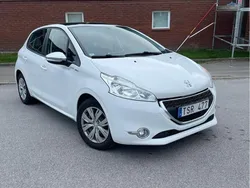 Vit Begagnad 2013 Peugeot 208 Halvkombi | 48 000 kr (Marknadspris)