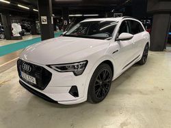 Vit Begagnad 2022 Audi e-tron Comfort SUV | 425 000 kr (Lite dyr)