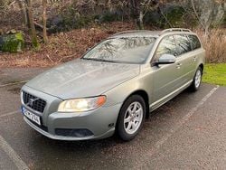 Ljusgrön Begagnad 2007 Volvo V70 Momentum Kombi | 49 900 kr (Marknadspris)